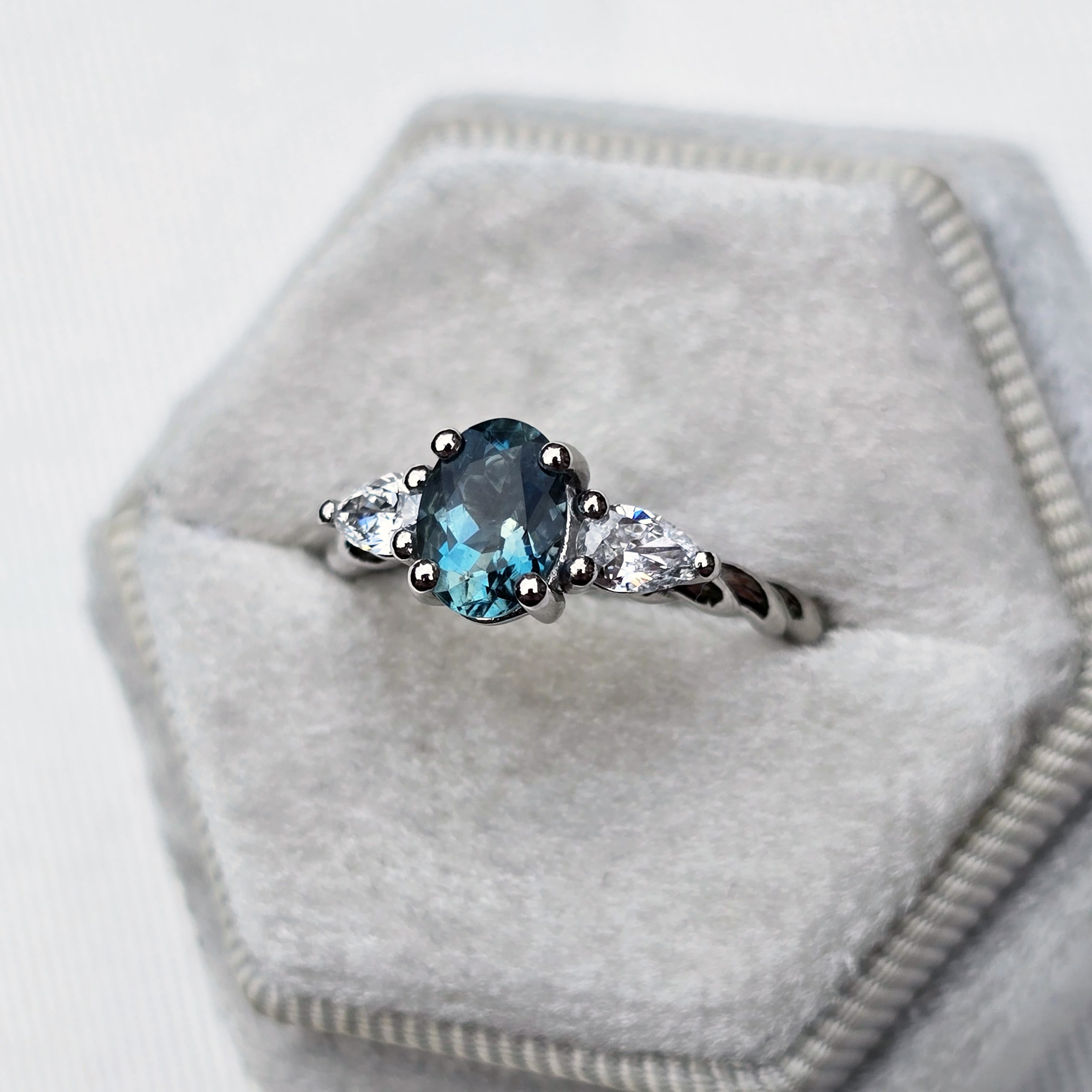 Extremely rare teal Aquamarine and diamond trilogy ring — 2