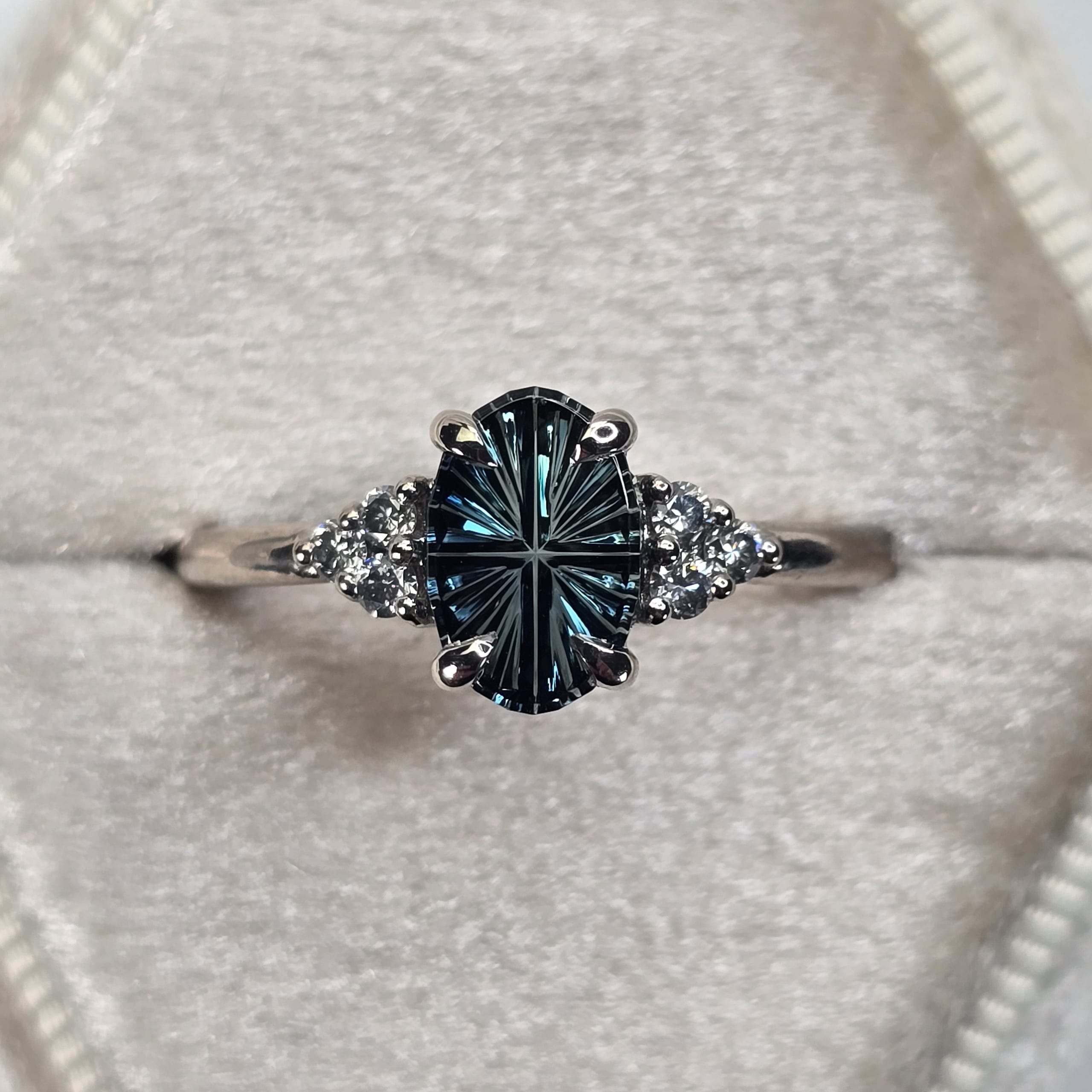 Starbrite sapphire and grey diamond ring in grey gold — 1