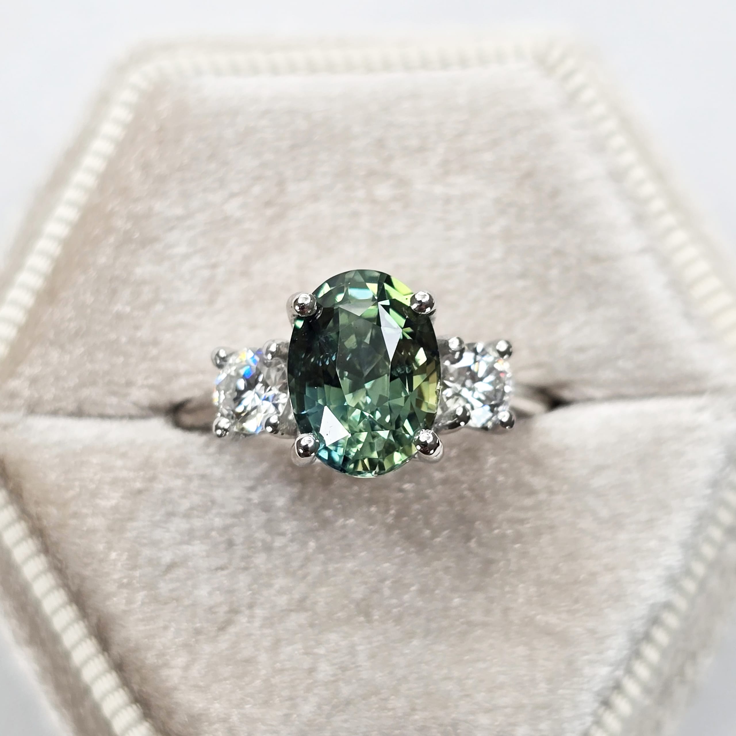 Oval teal sapphire and diamond ring — 1