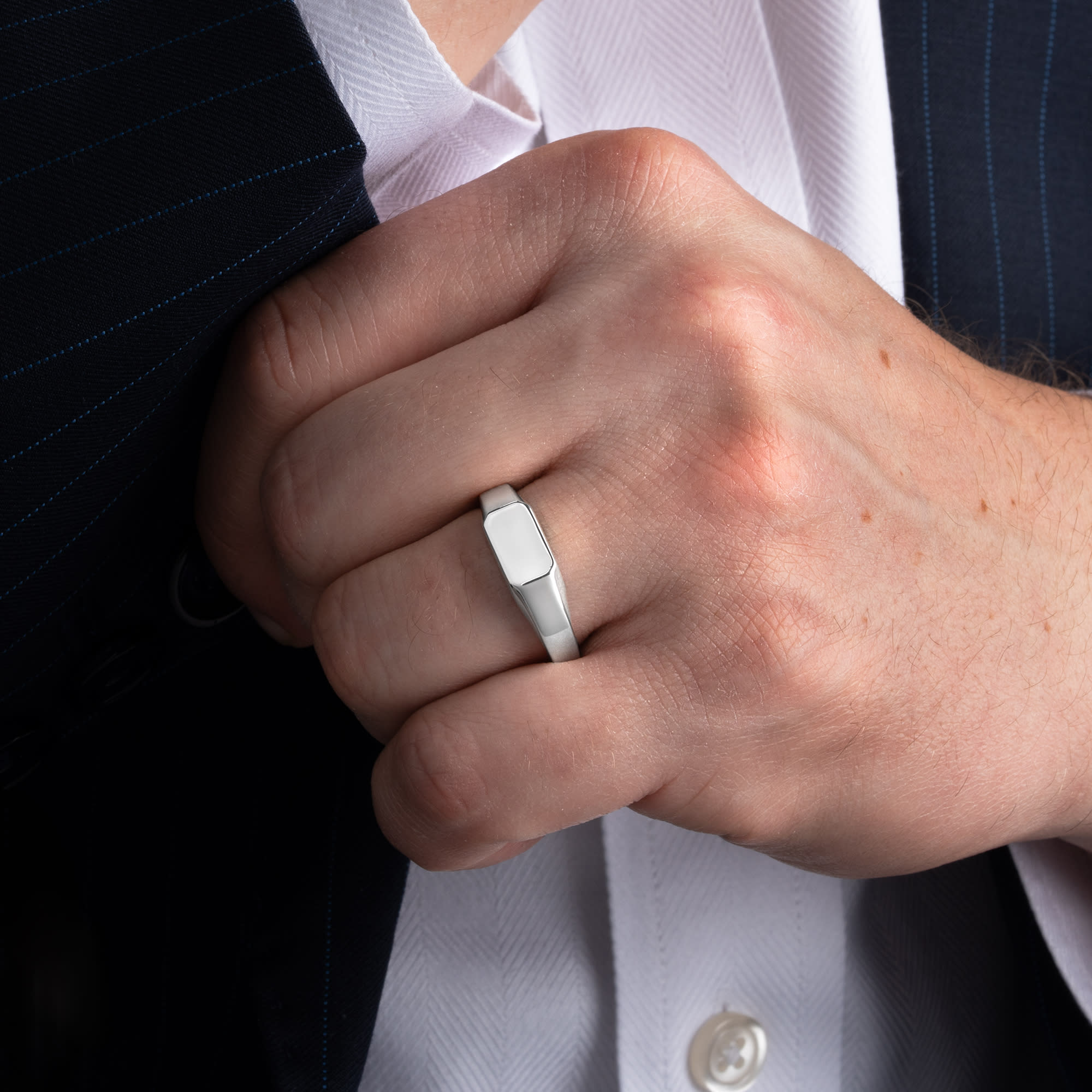 Cushion signet ring — 6