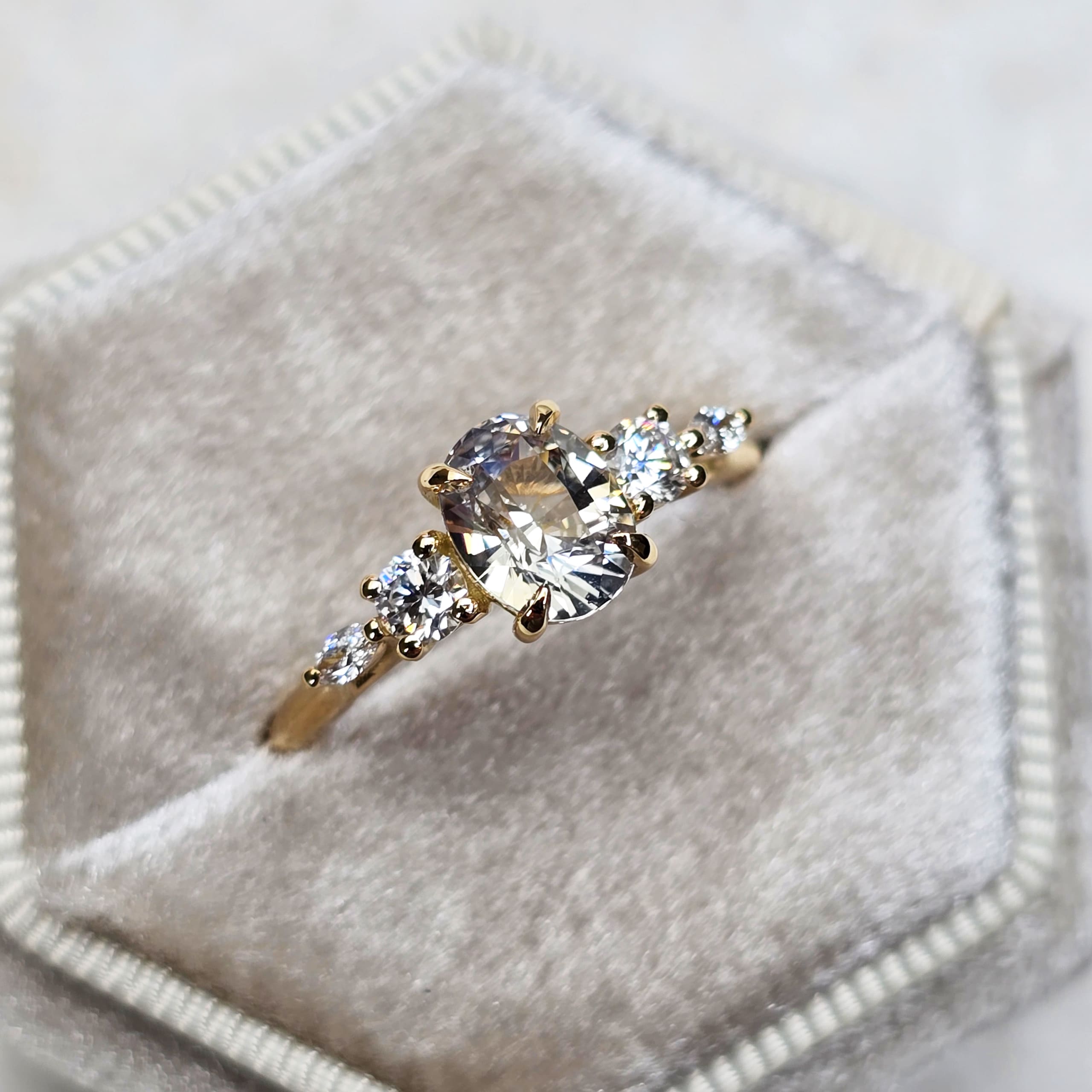 Bi colour sapphire and diamond trellis ring — 3