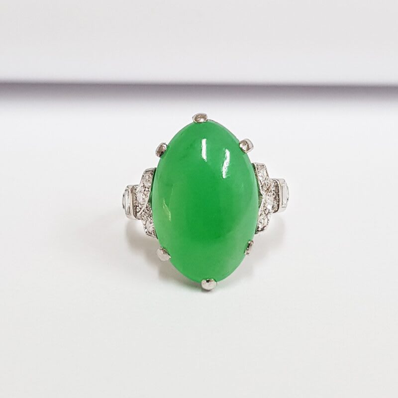 Antique jade and diamond ring circa 1920s art deco in platinum — 1