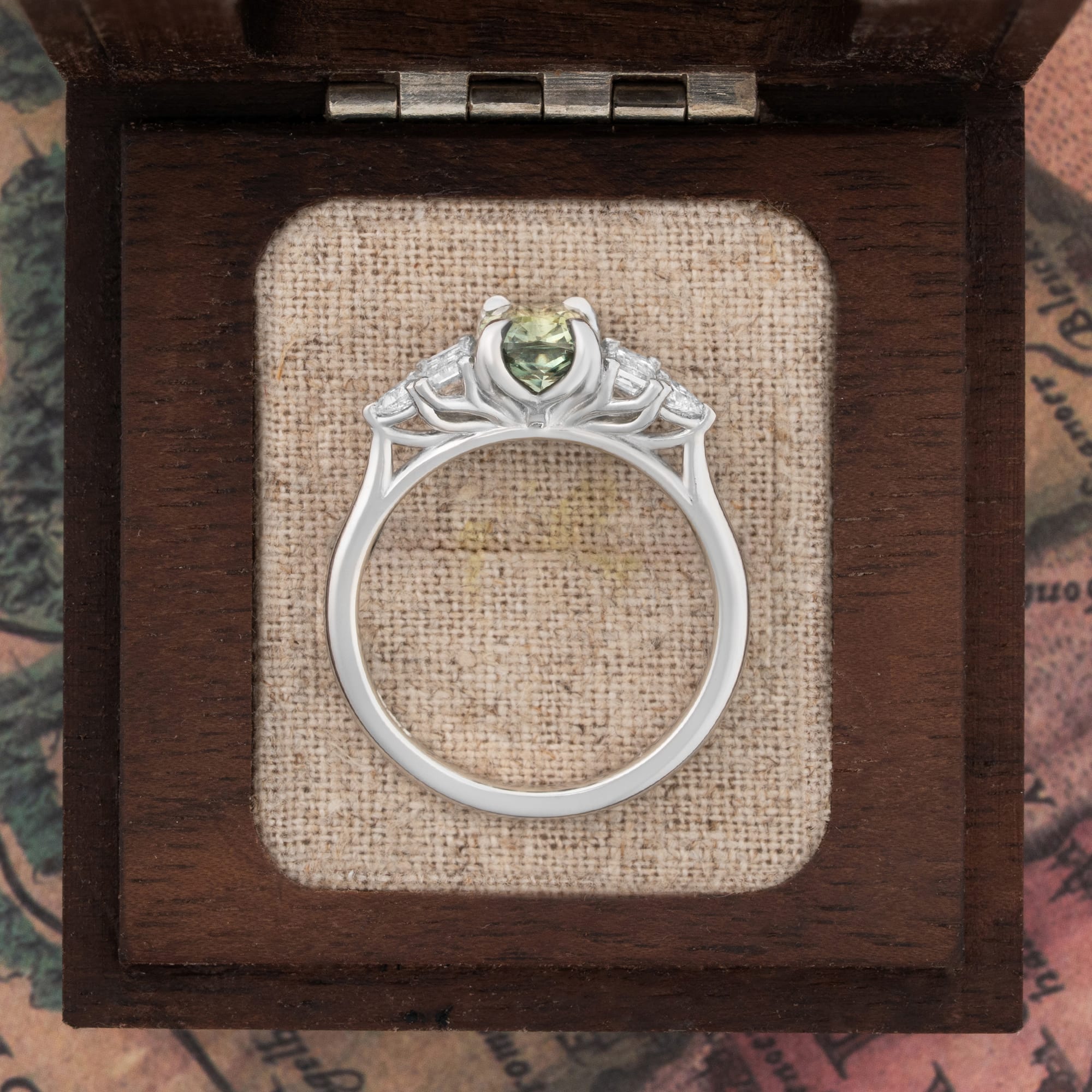 'Starlight' Green sapphire and diamond ring in platinum  — 2
