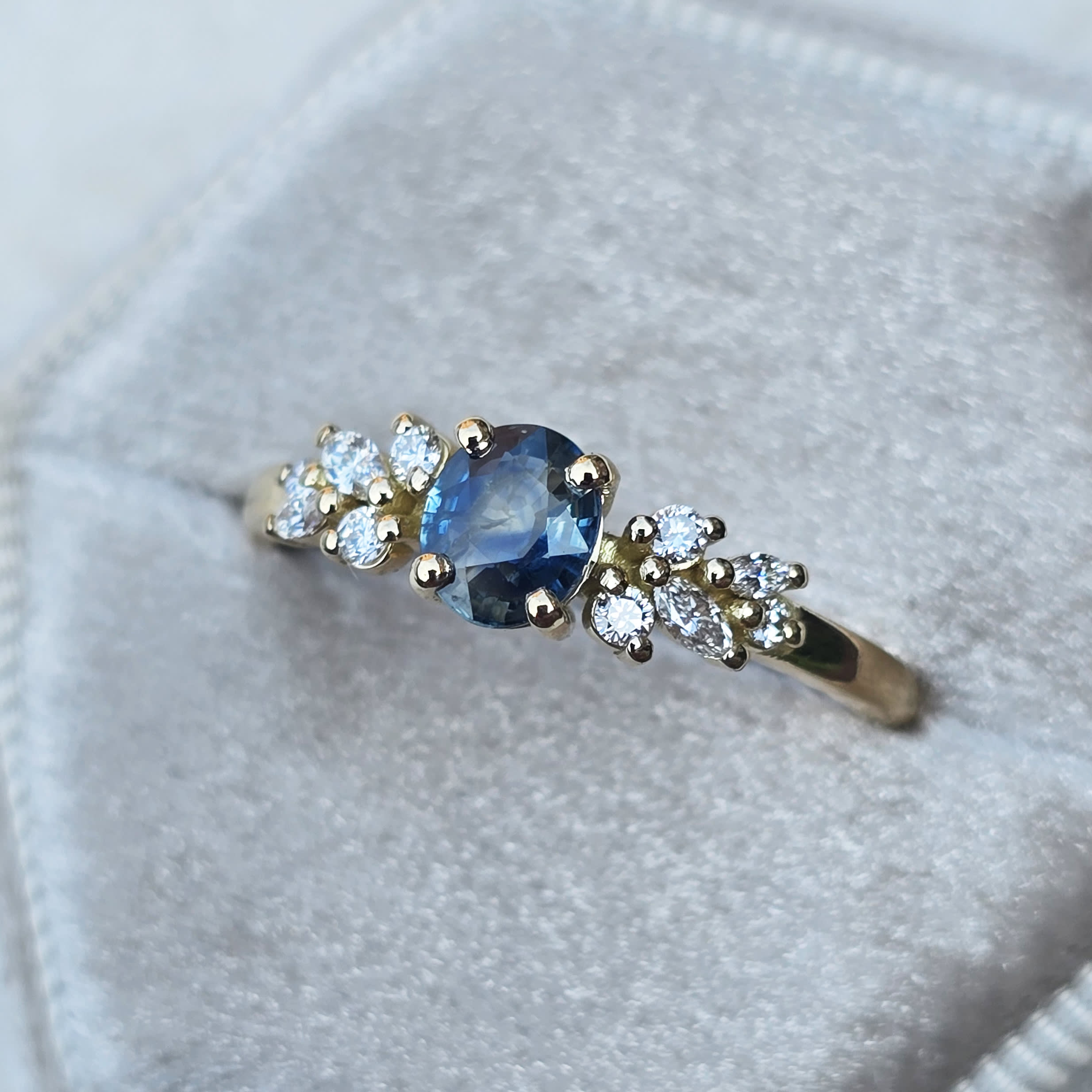 Blue sapphire and diamond floral ring — 3