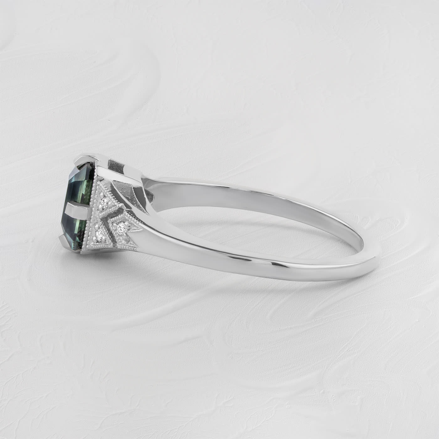 Parti sapphire and diamond art deco ring — 3