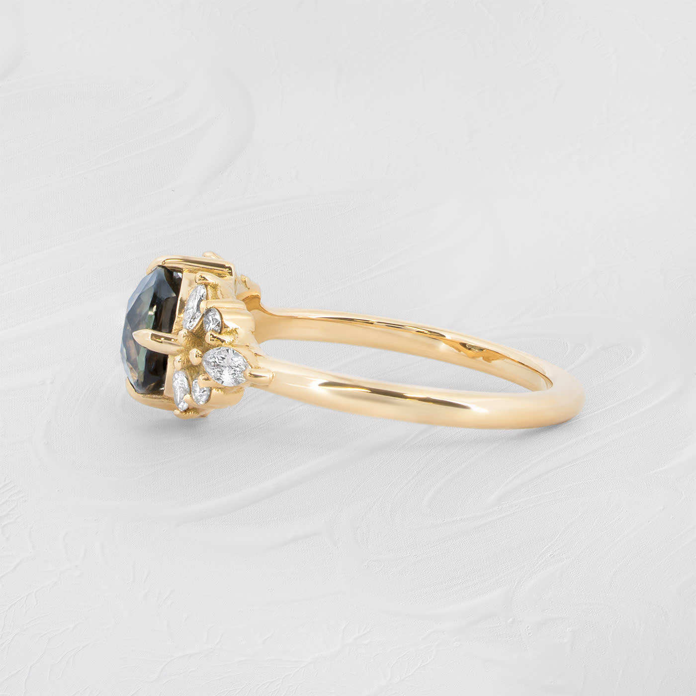 Parti sapphire and diamond ring — 4