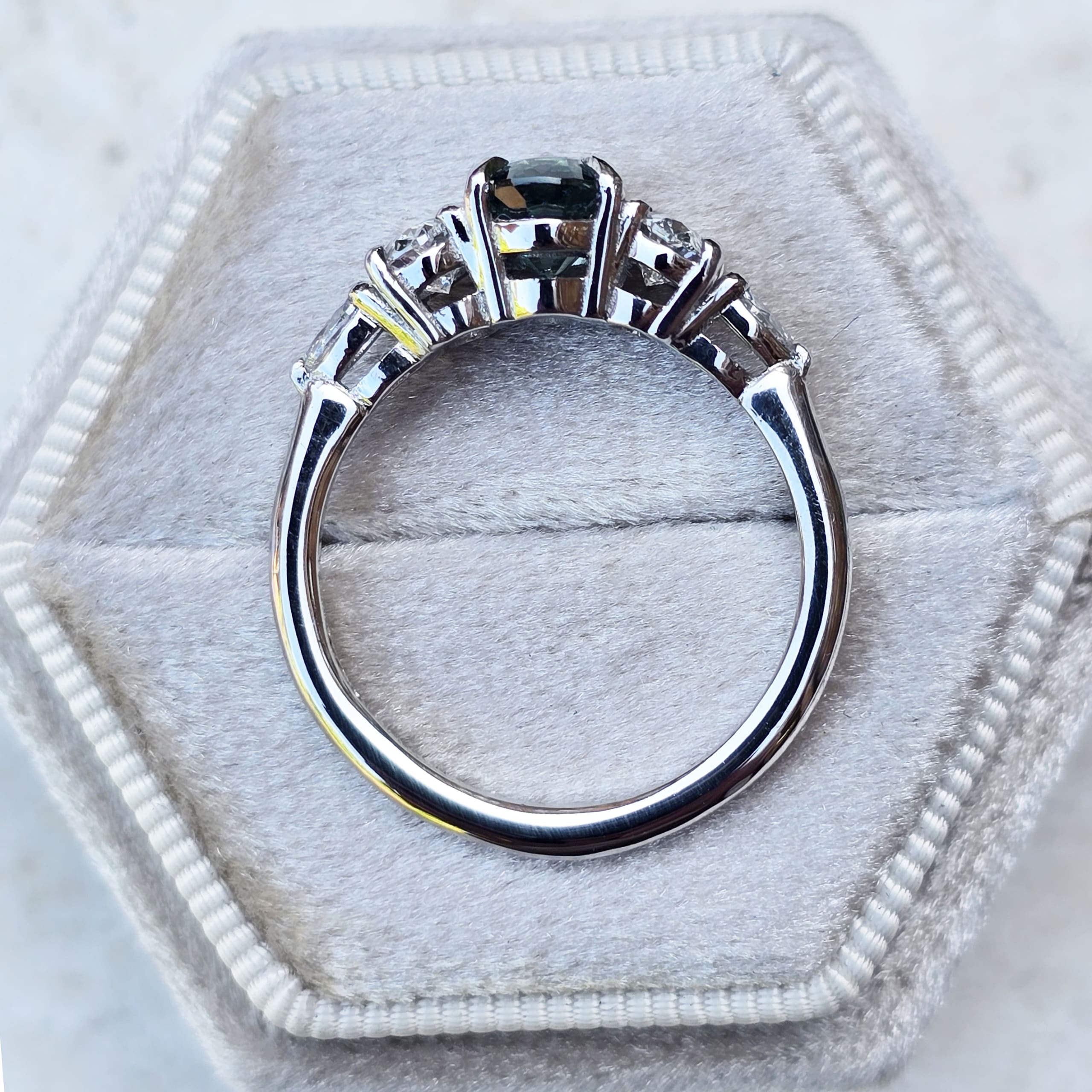 Oval teal sapphire and diamond ring — 3