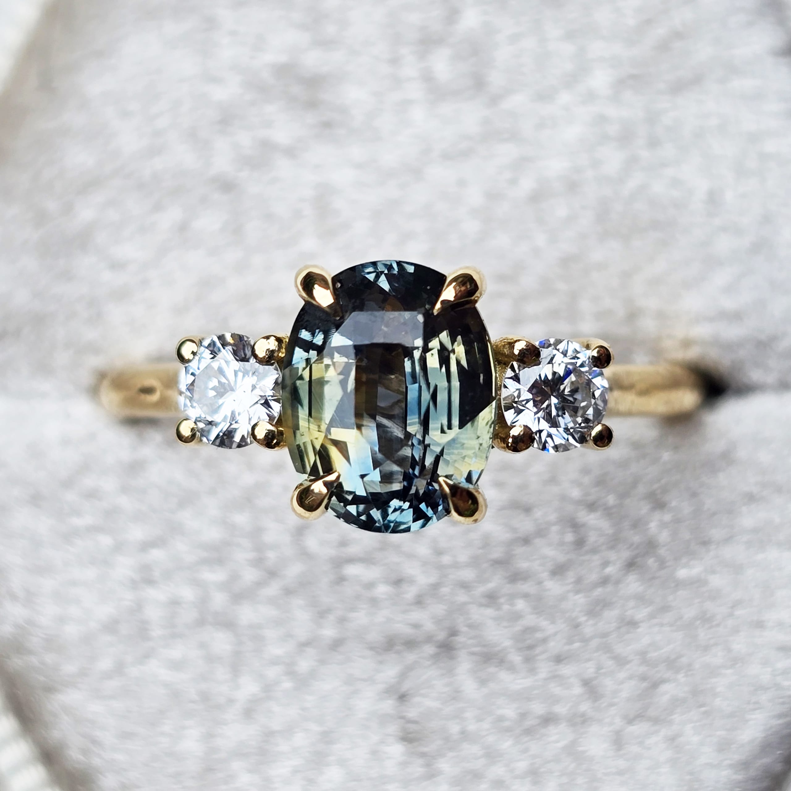 Parti sapphire and Diamond ring — 1