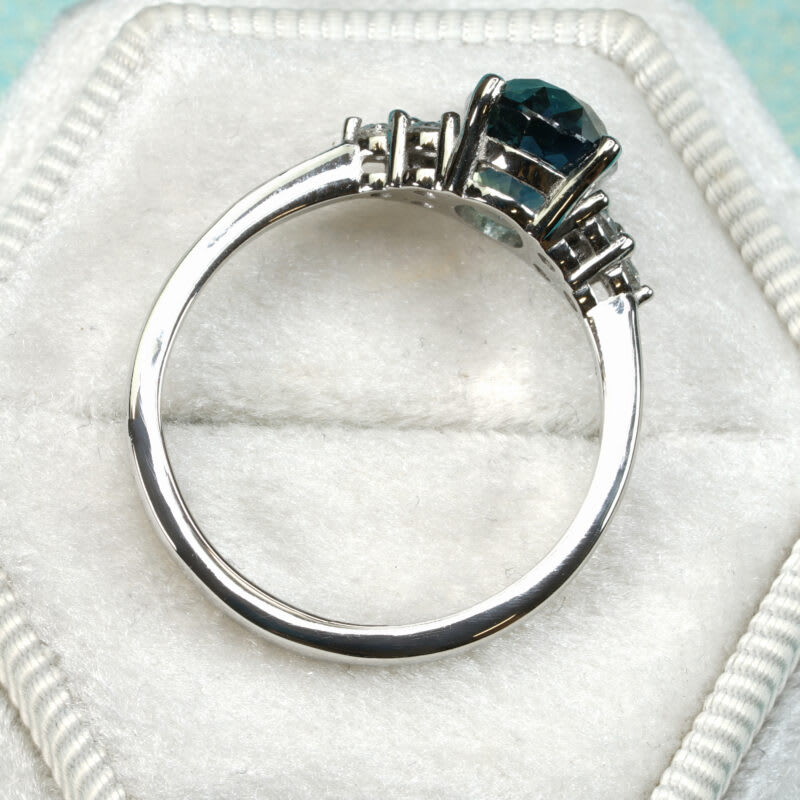 Oval bi colour sapphire and diamond ring — 2