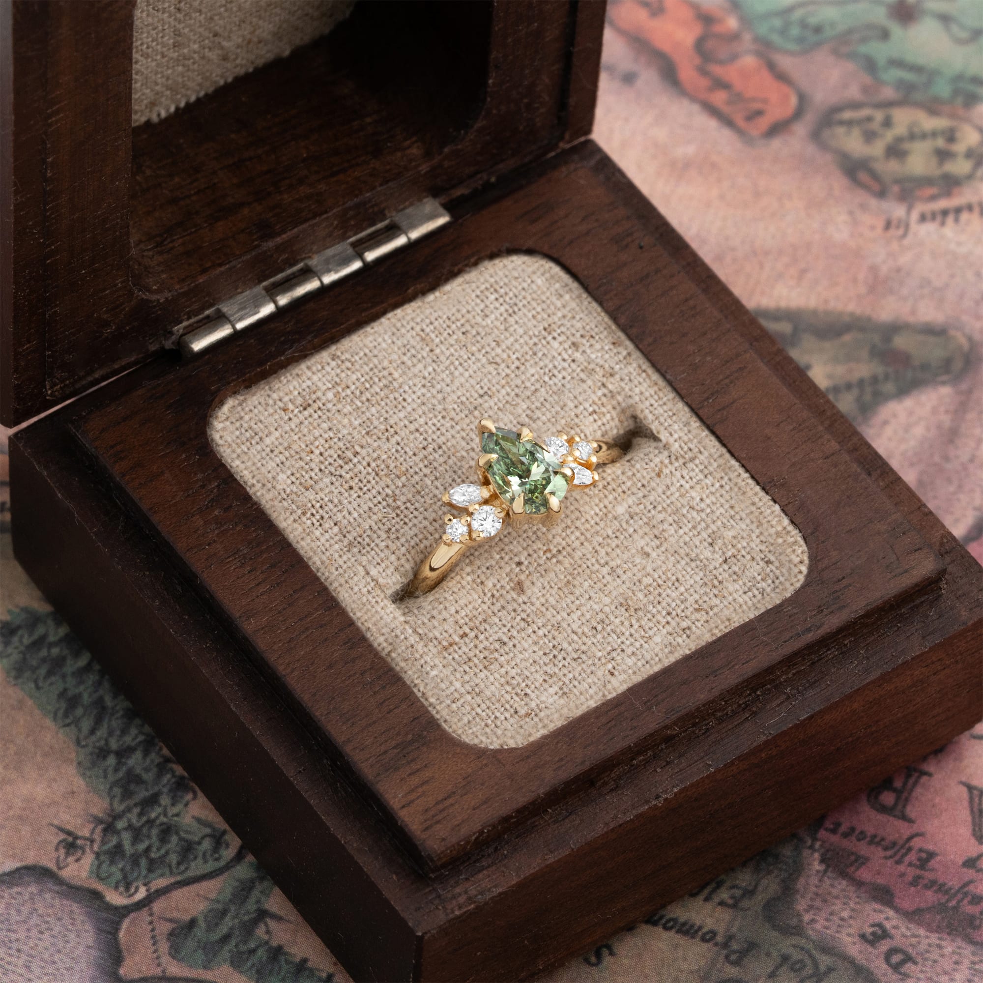 'Dawnflower' Green diamond ring — 3