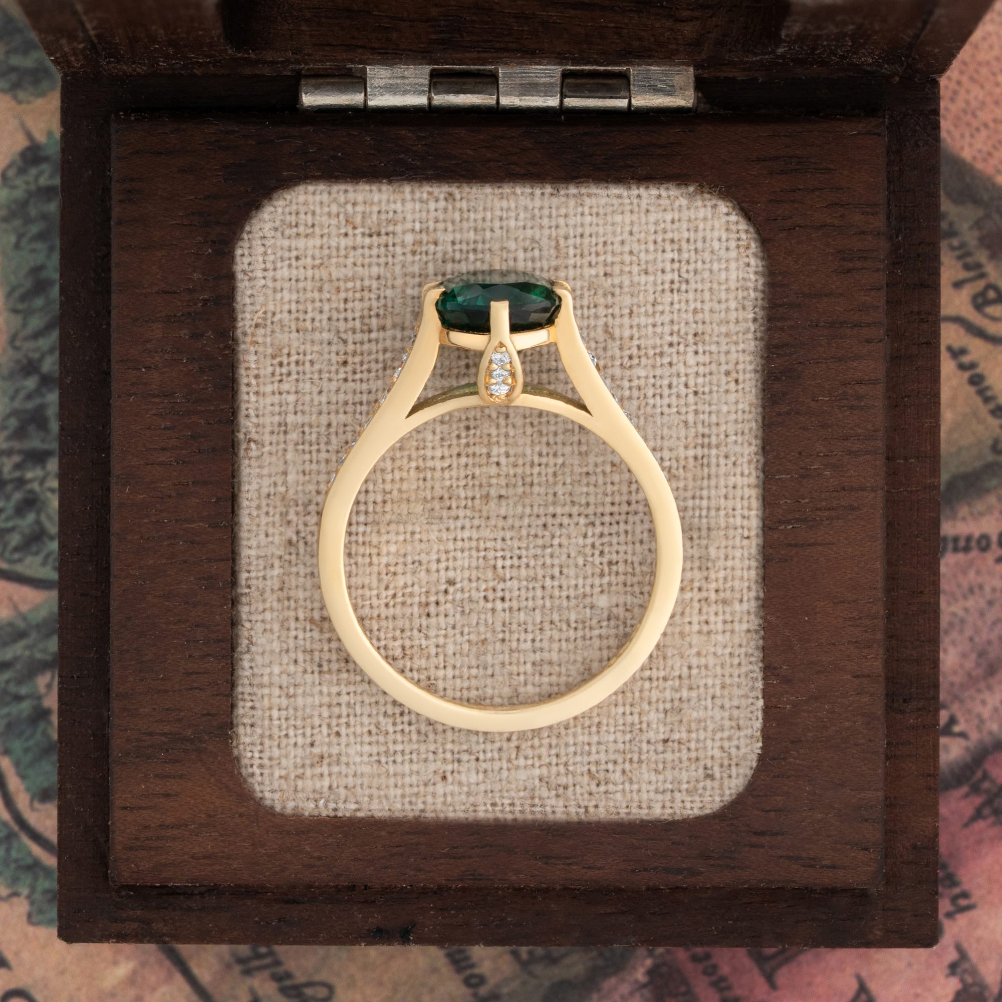 Oval lab grown emerald art deco ring  — 3