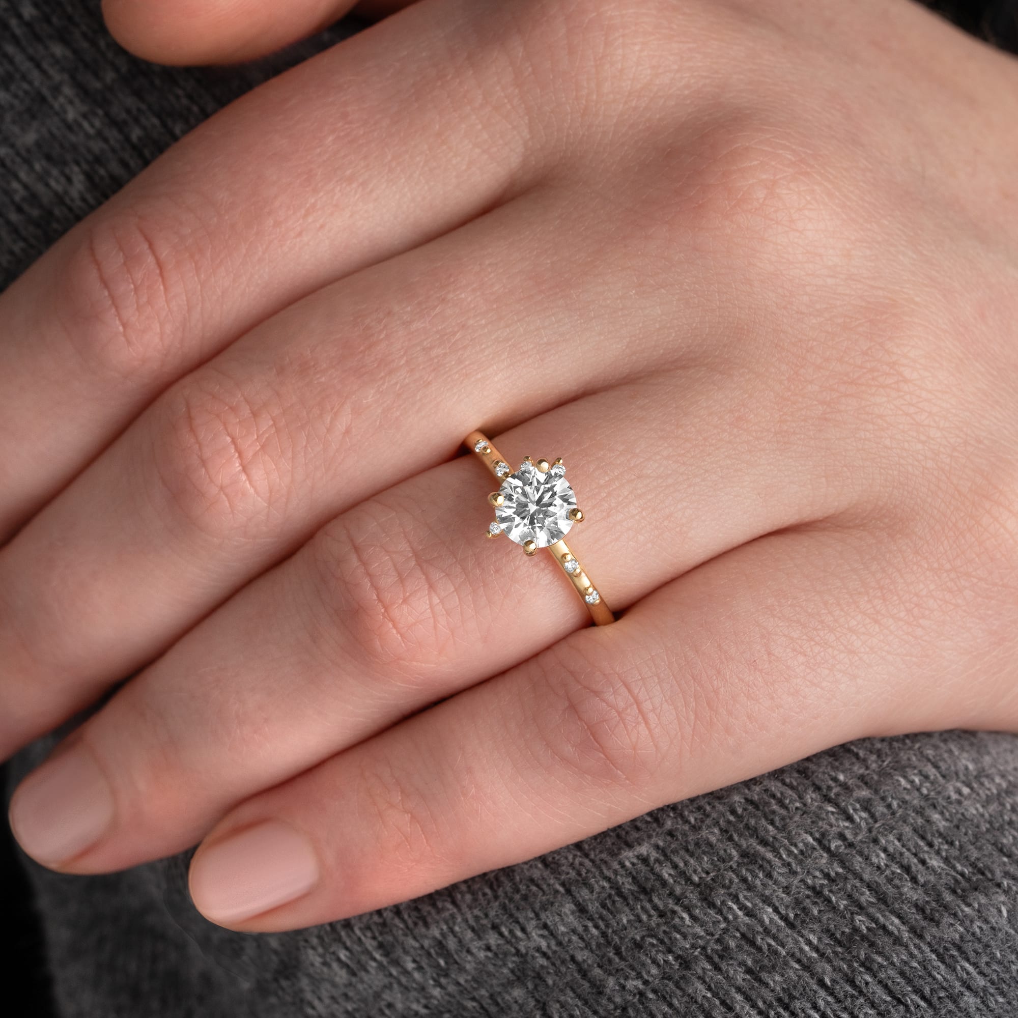 Round lab grown diamond ring in 18ct yellow gold — 2