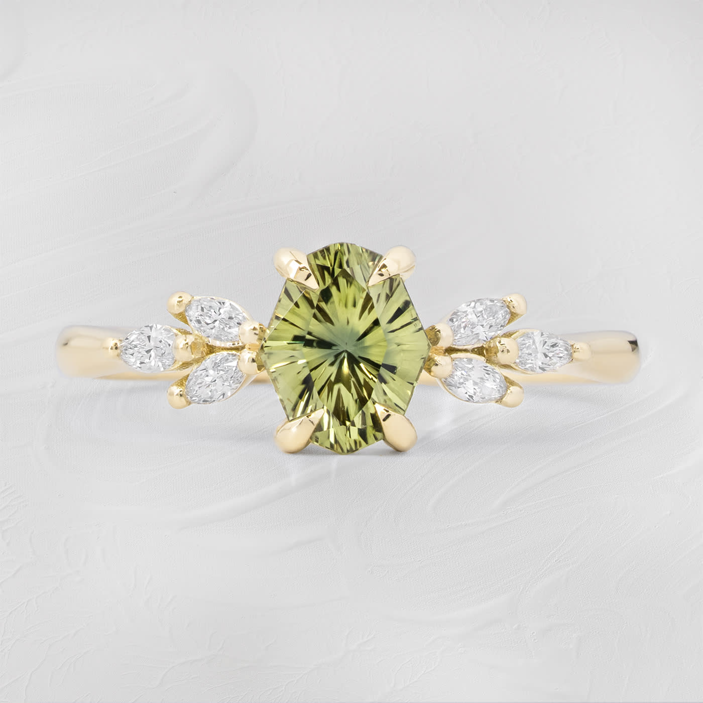 Sennin Esko 'Universe' cut yellow-green sapphire and diamond ring — 1
