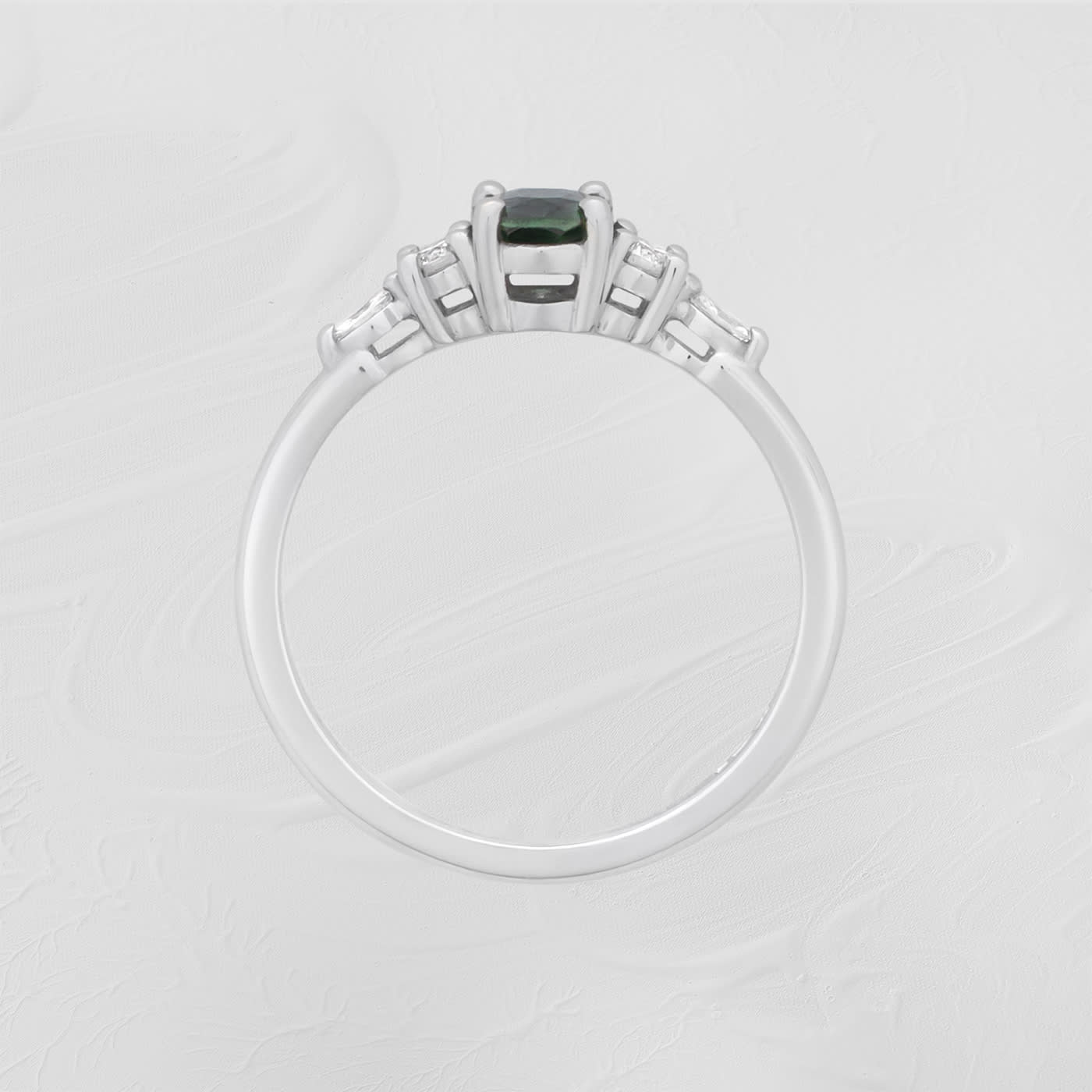 Green sapphire and diamond ring — 3