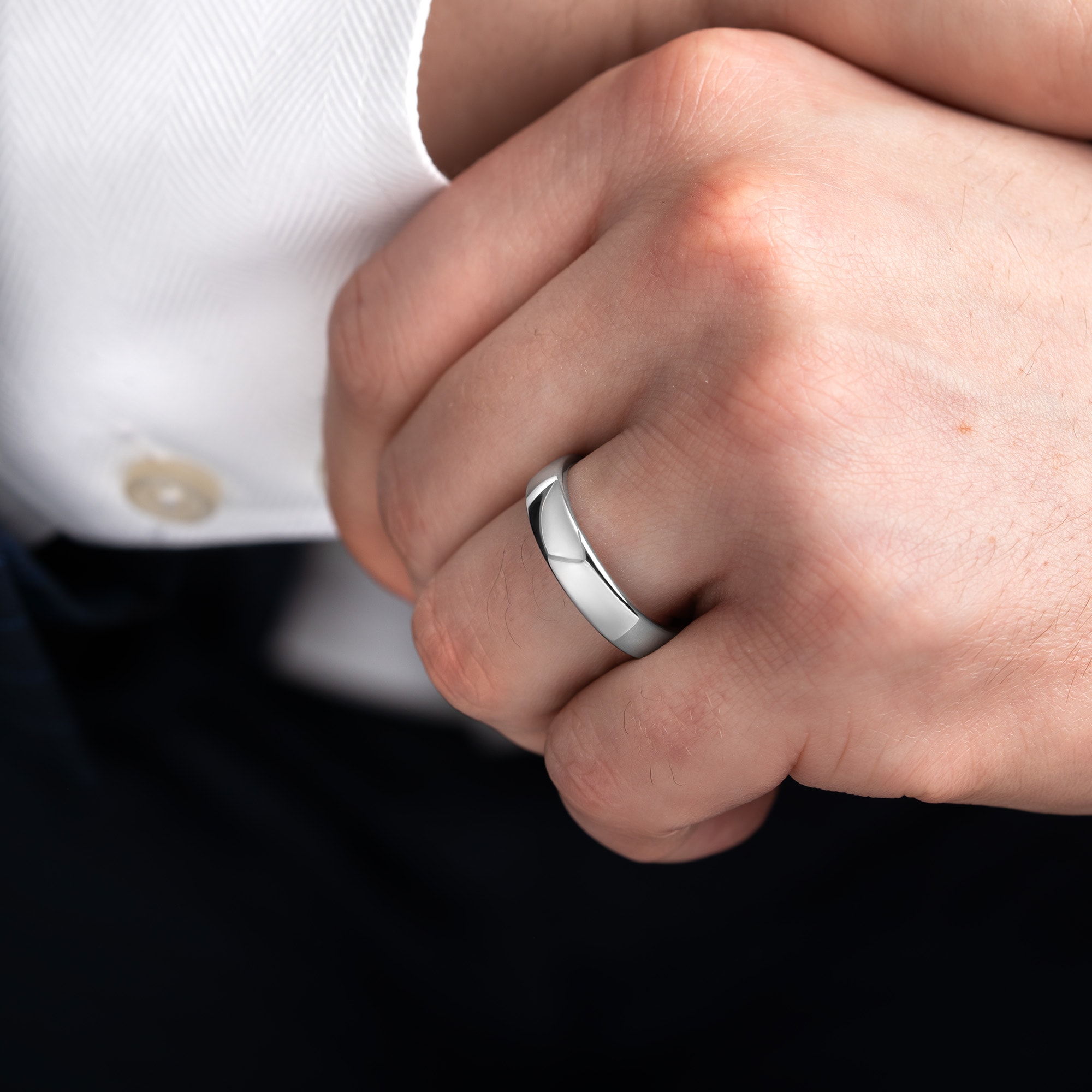 Traditional court wedding band 