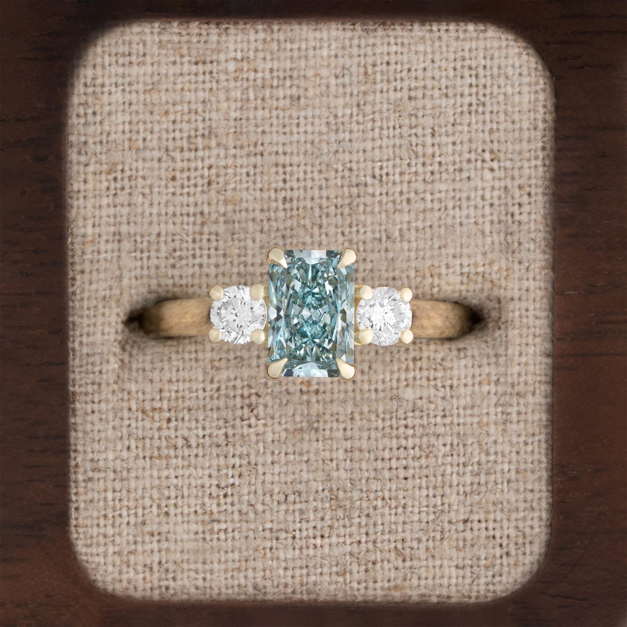 'Trinity' Icy blue diamond trilogy ring — 1