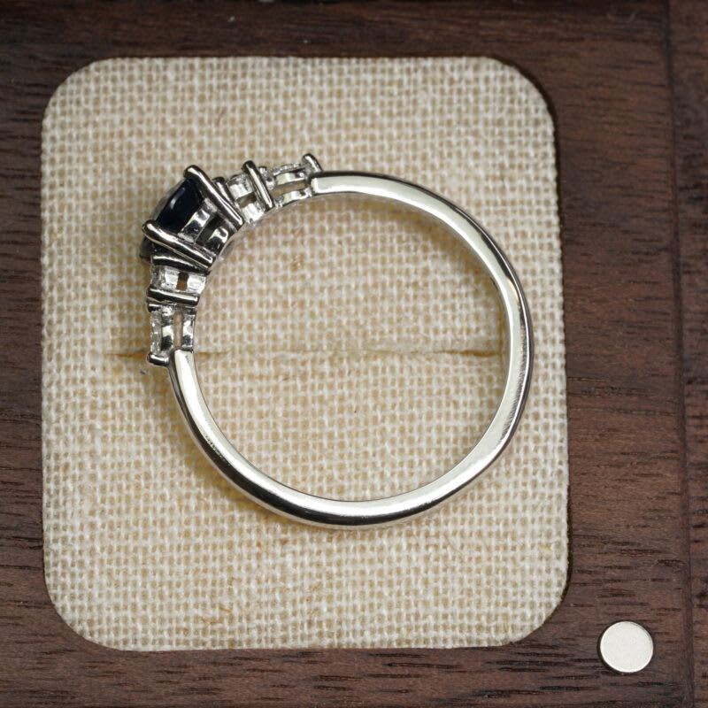 Oval teal sapphire and diamond ring — 3