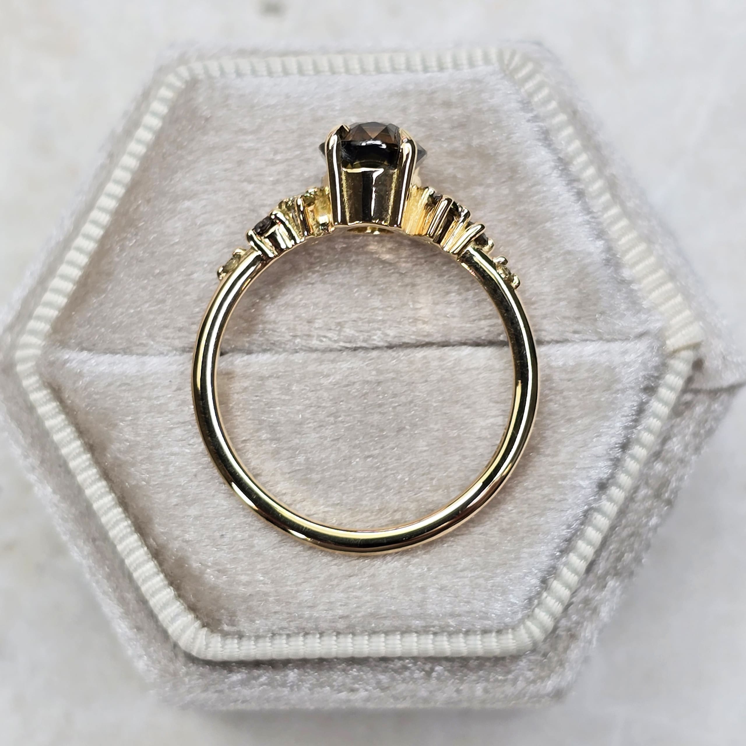 Parti sapphire and olive diamond ring — 2