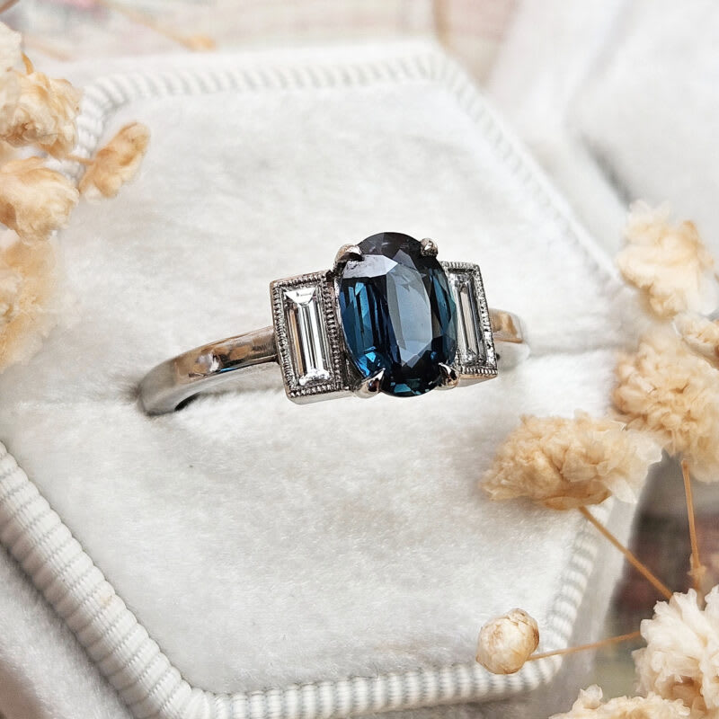 Art deco teal sapphire and diamond ring — 4
