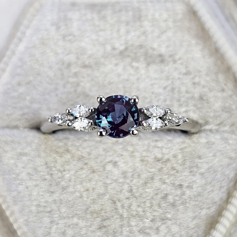Alexandrite and marquise diamond ring — 1