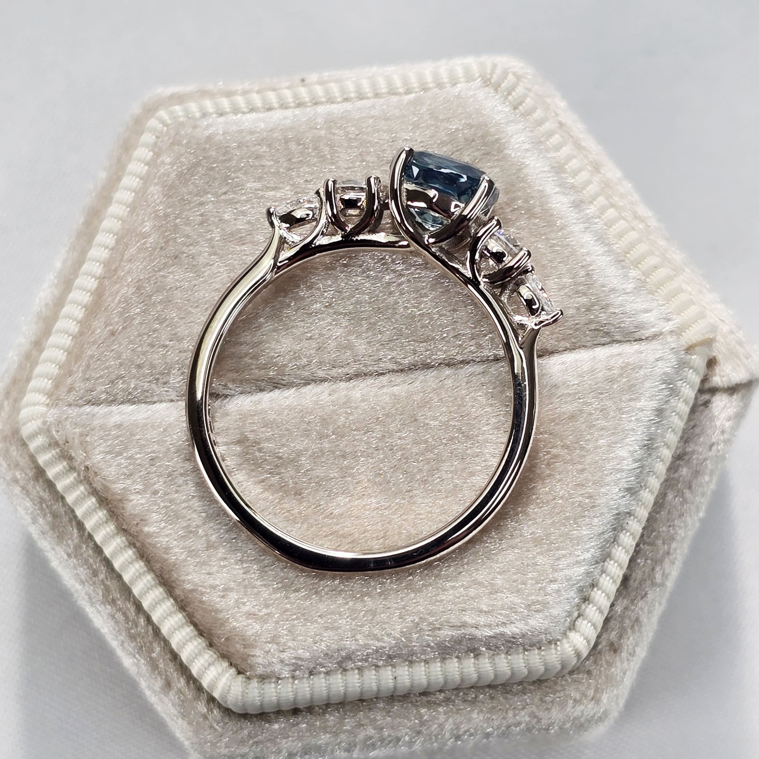 Icy teal sapphire and diamond ring in 18ct grey gold — 2