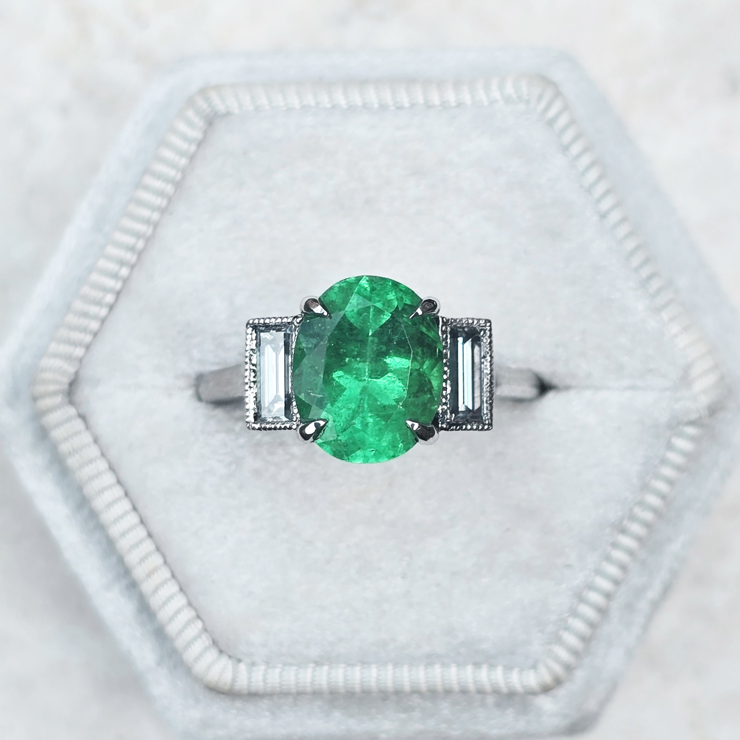 Renovated antique Colombian emerald and diamond ring — 1
