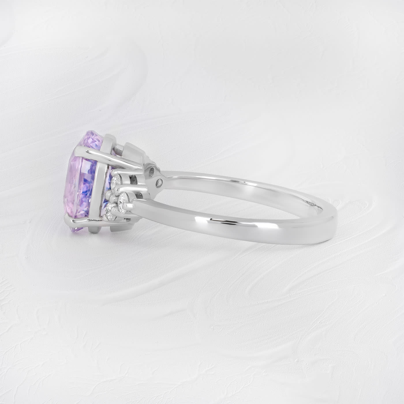 Oval bi colour lavender/blue sapphire and diamond ring — 2