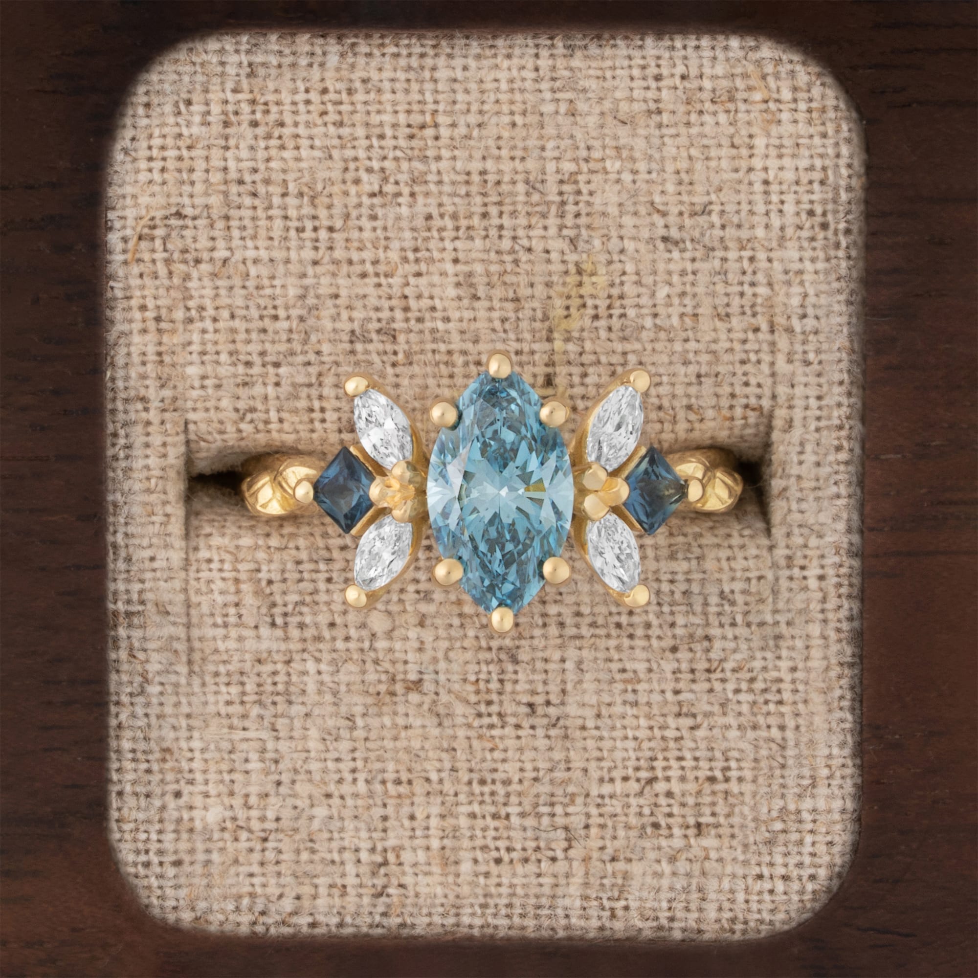 'Fluture' - Diamond and sapphire ring — 1