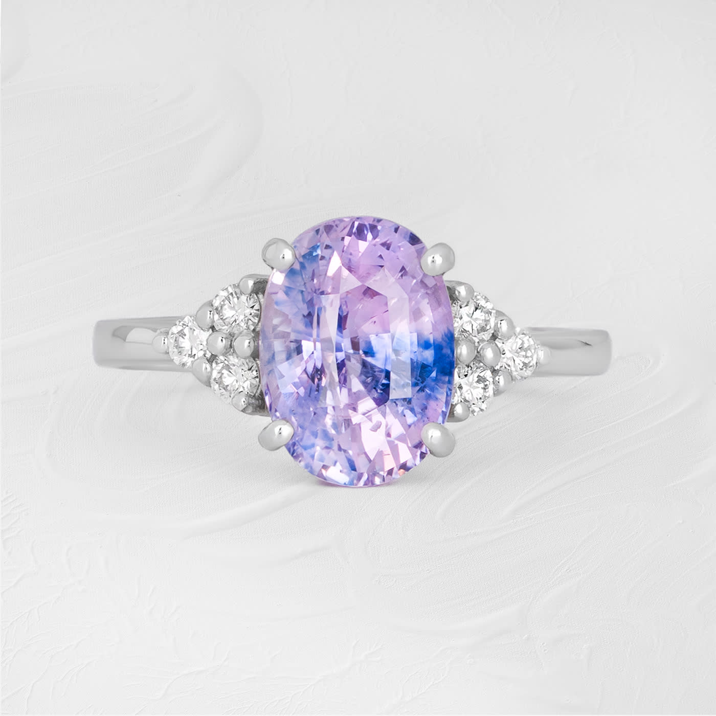Oval bi colour lavender/blue sapphire and diamond ring — 1