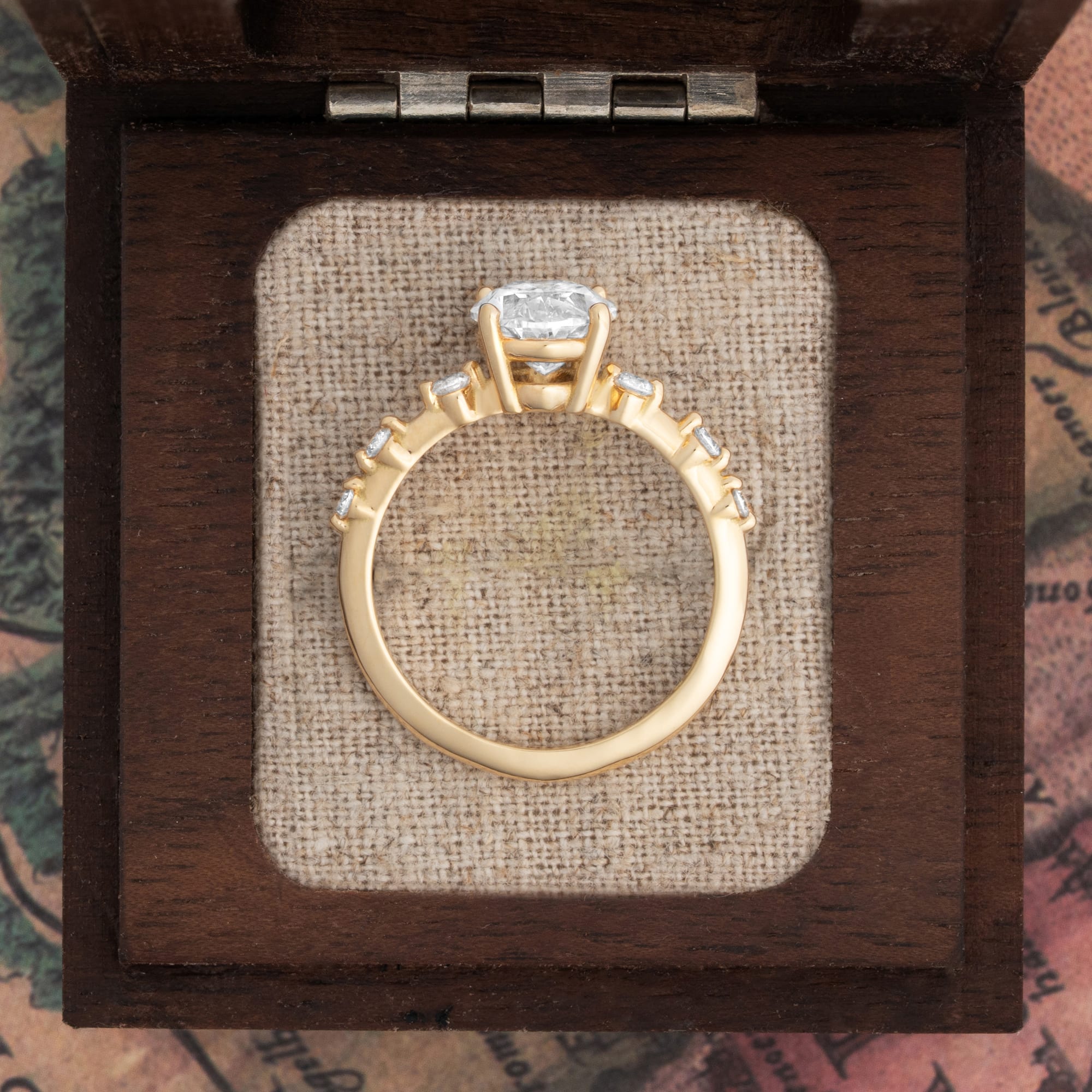 Oval 'elegance' diamond ring — 3