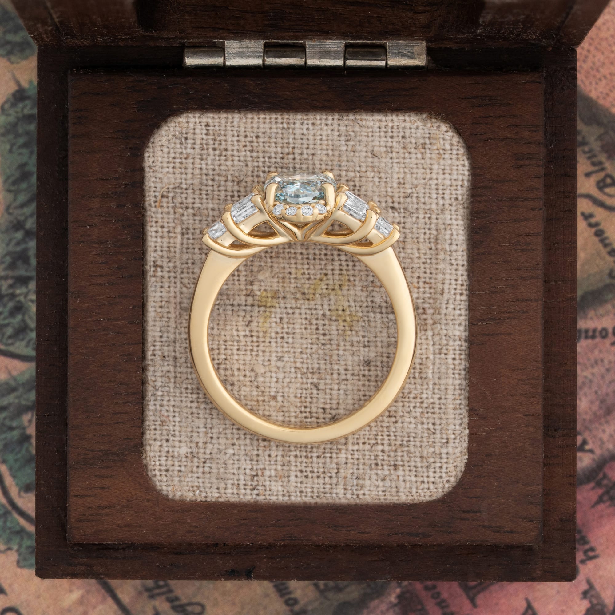 Fancy Intense Blue Diamond Ring in 18 carat yellow gold — 4