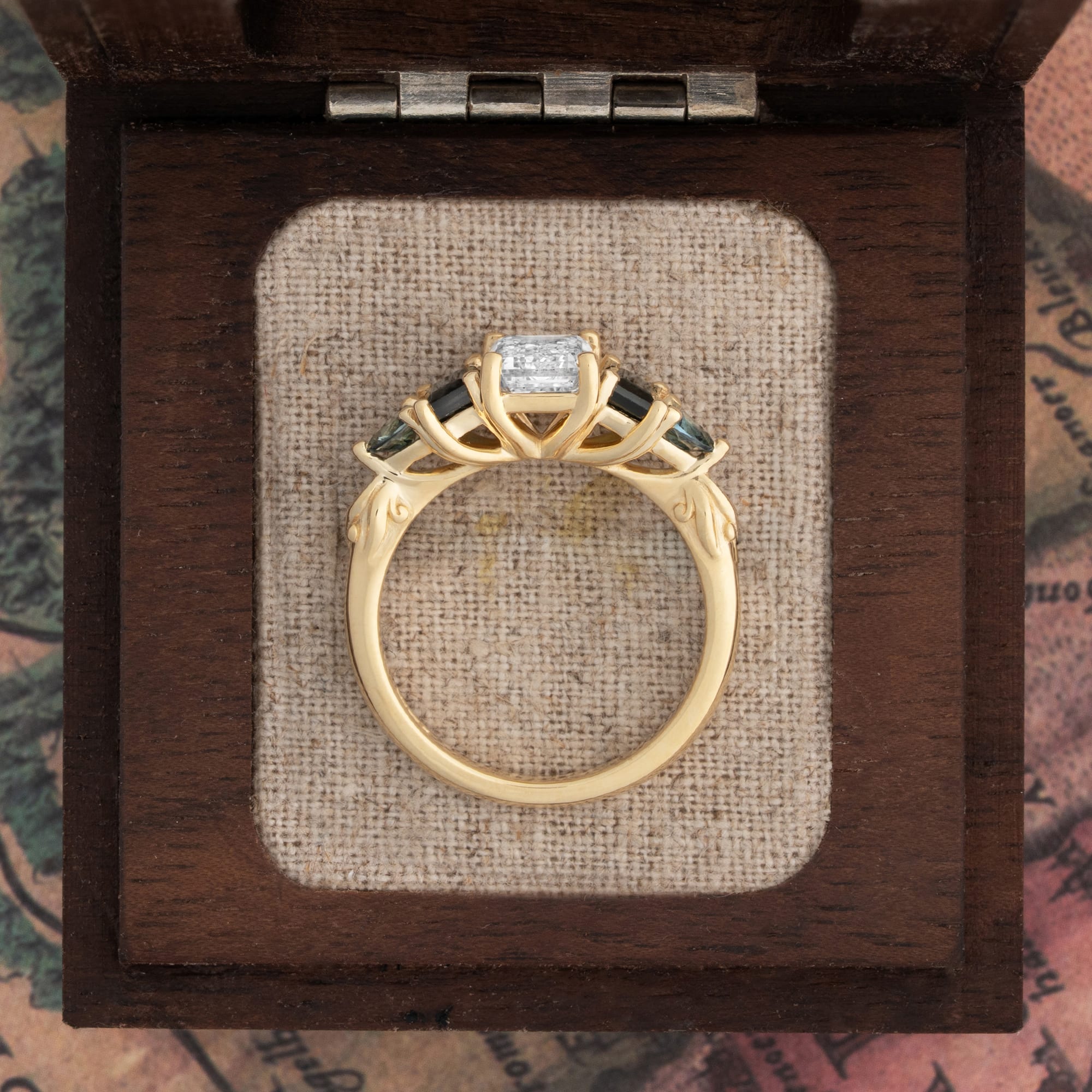 'Symphony' Diamond and sapphire ring — 3