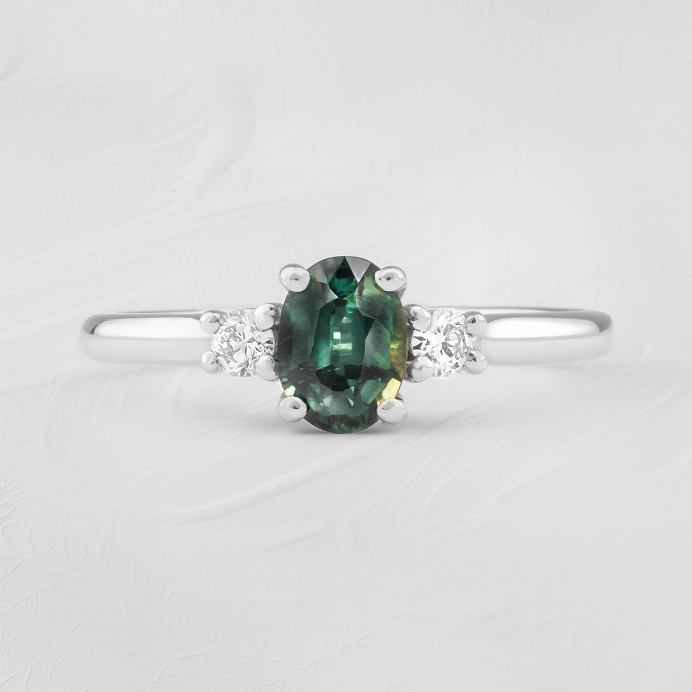 Green sapphire and diamond ring — 1