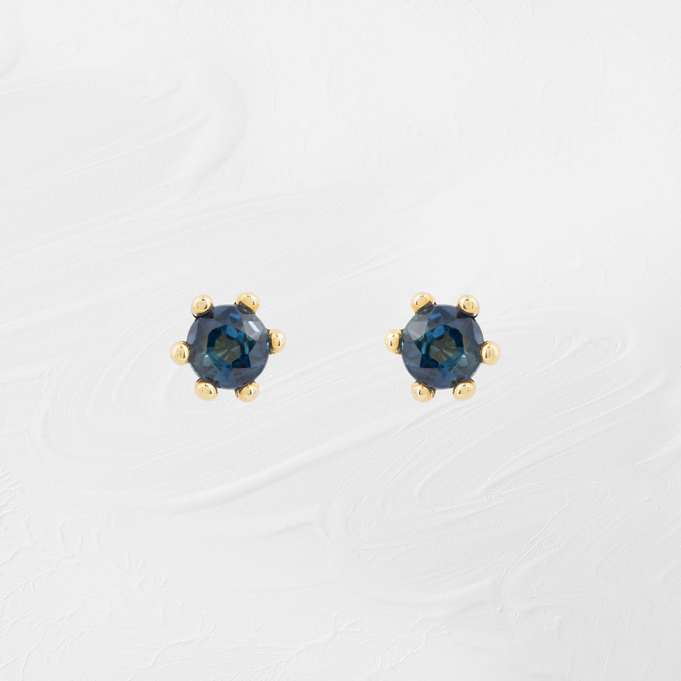 Natural sapphire stud earrings 