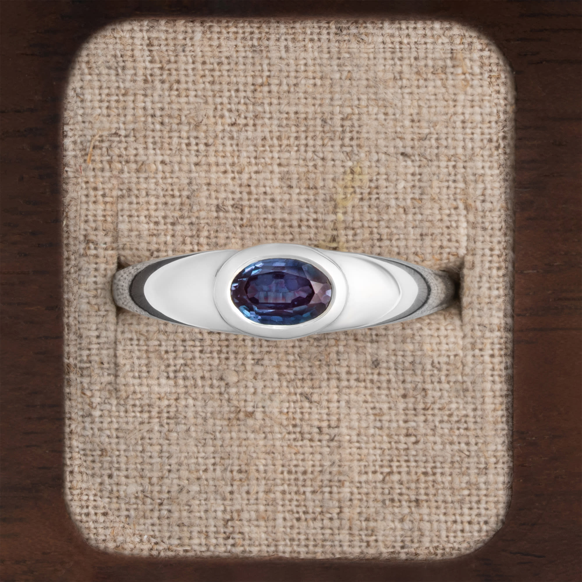 Oval Alexandrite tapered band