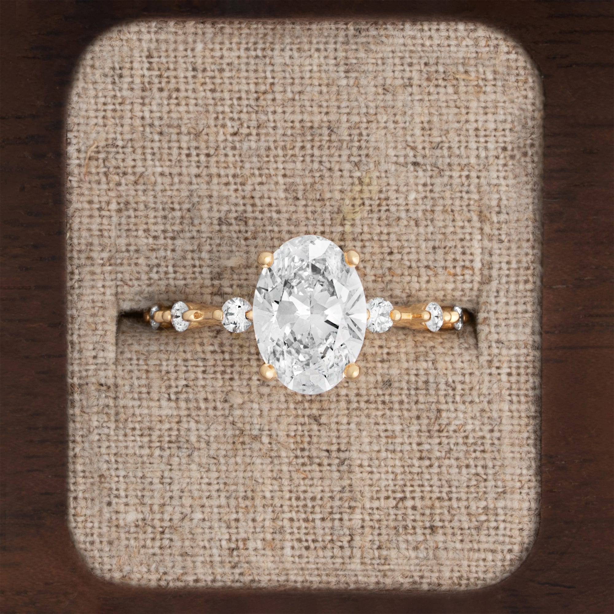 Oval 'elegance' diamond ring