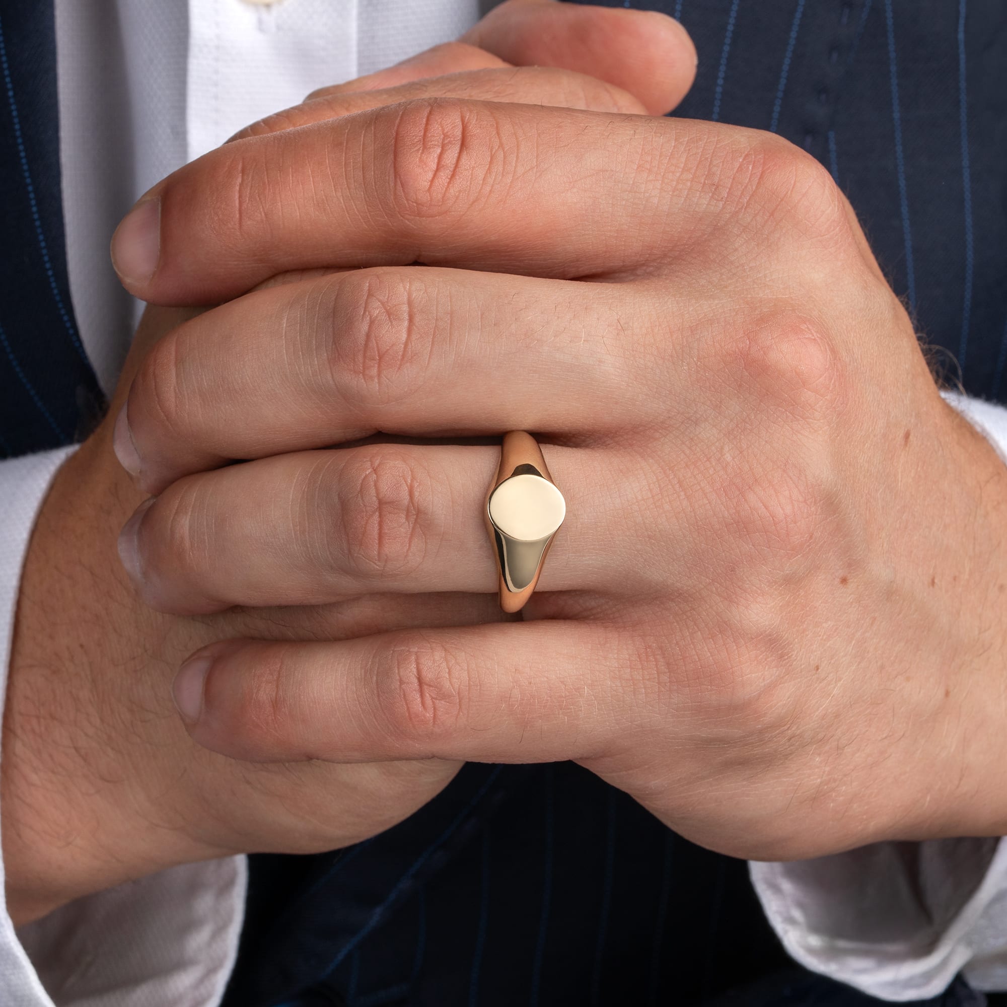 Oval signet ring  — 2
