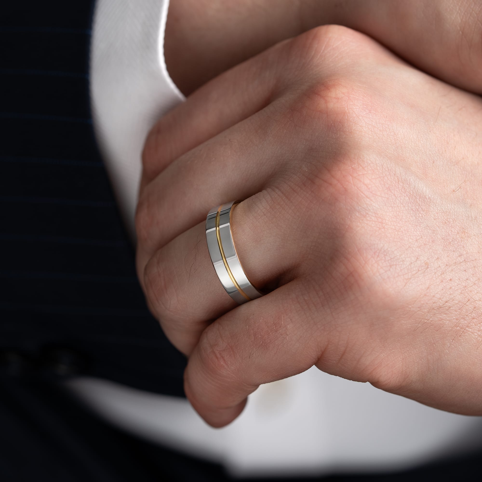 Two tone line wedding band