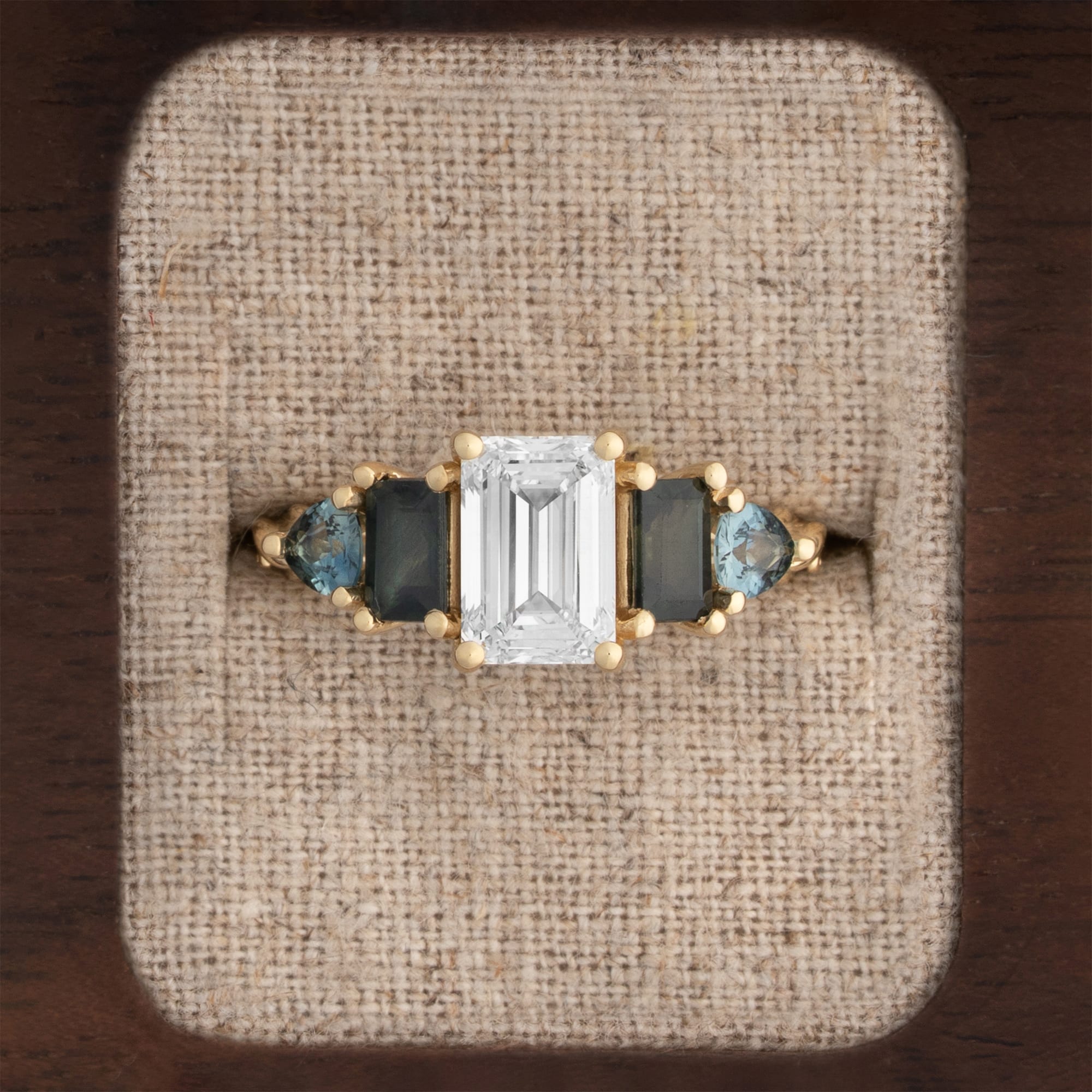 'Symphony' Diamond and sapphire ring