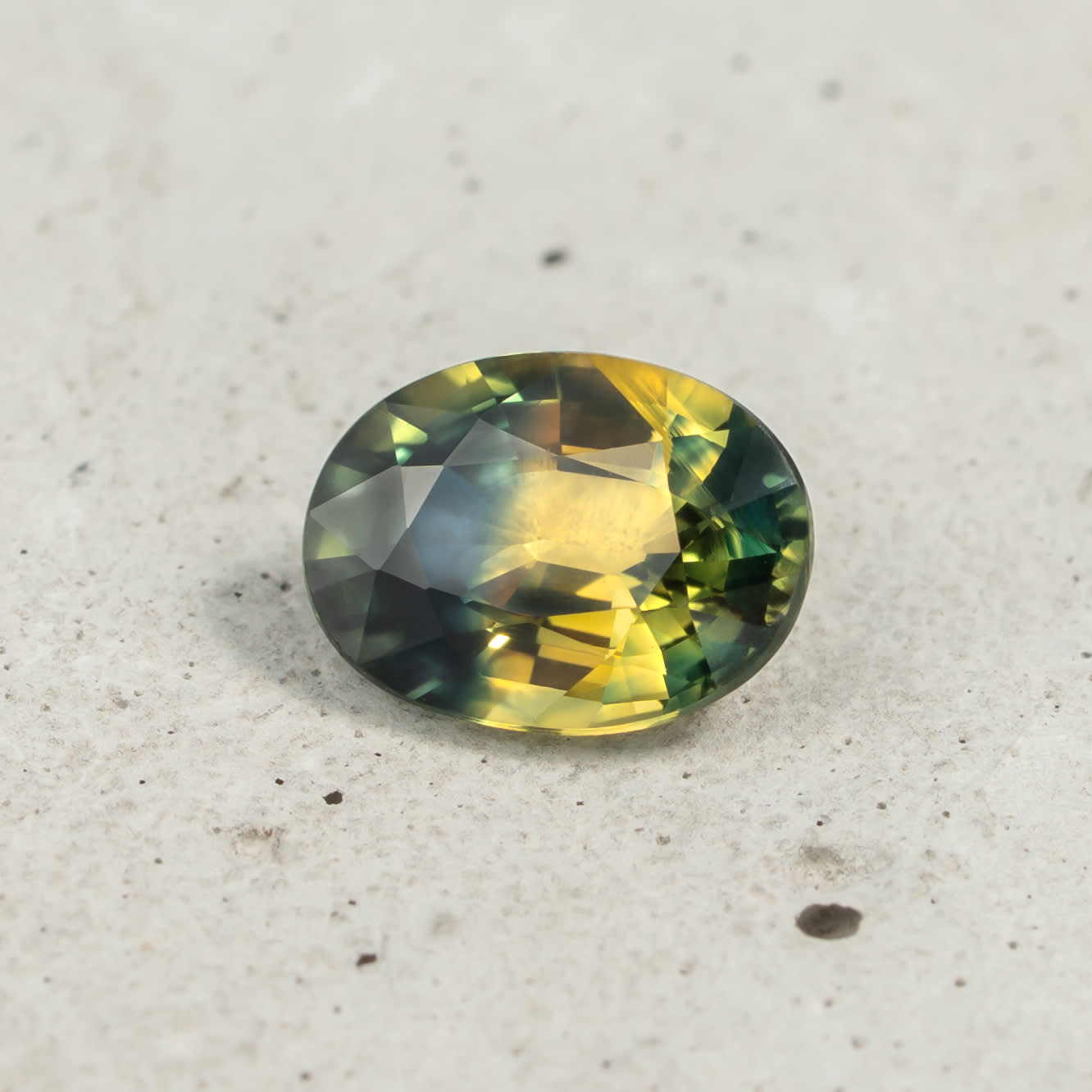 1.39ct Oval bi colour Australian sapphire 