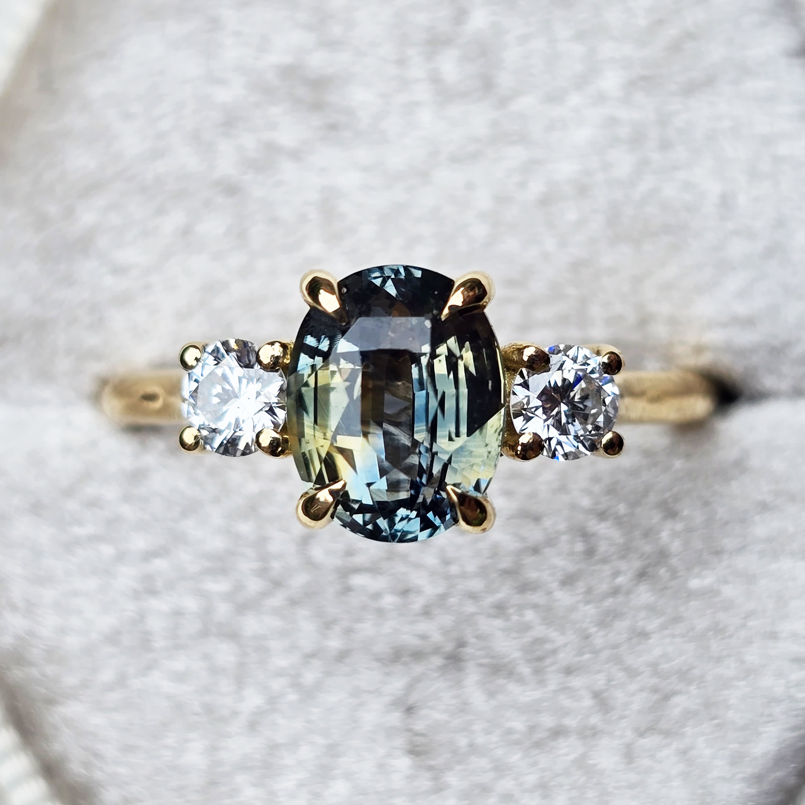 Parti sapphire and Diamond ring product image