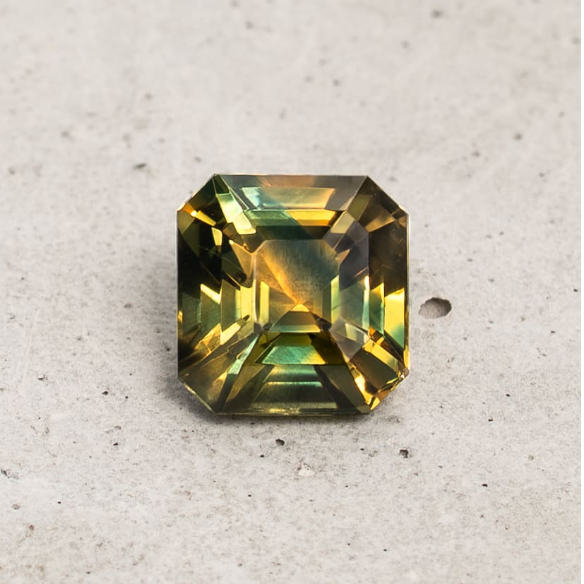2.61ct Octagon bi colour sapphire 