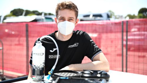 Tóths racing essentials headphones a notebook and blue-light glasses 