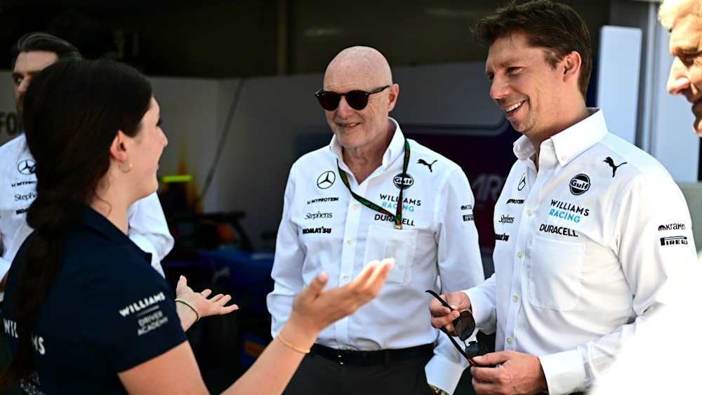 Williams Team Principal James Vowles visited the F1 ACADEMY paddock to support Block ahead of Race 1