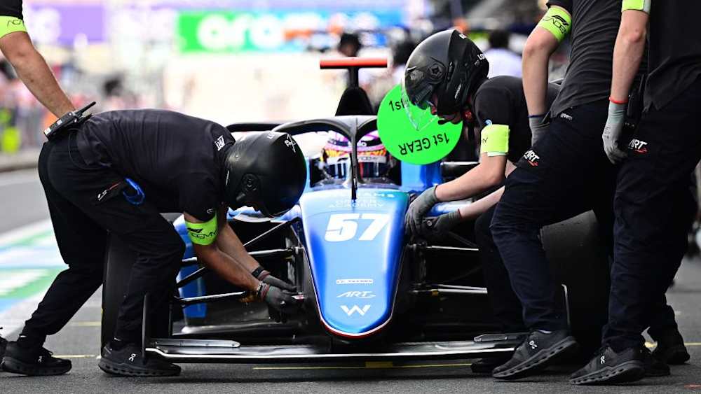 Block was forced to pit for a new front wing on Lap 4 in Race 2