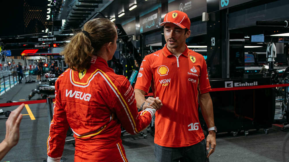 Weug and Leclerc got the chance to have a quick chat ahead of the first Qualifying session of the 2024 campaign
