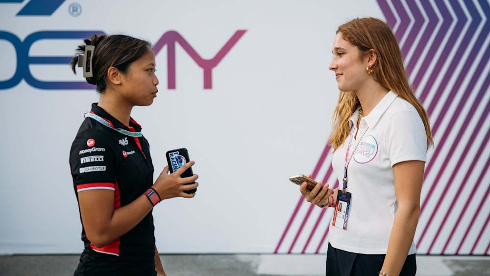 Welch had first-hand interviewing experience when she caught up with Chambers after Race 2