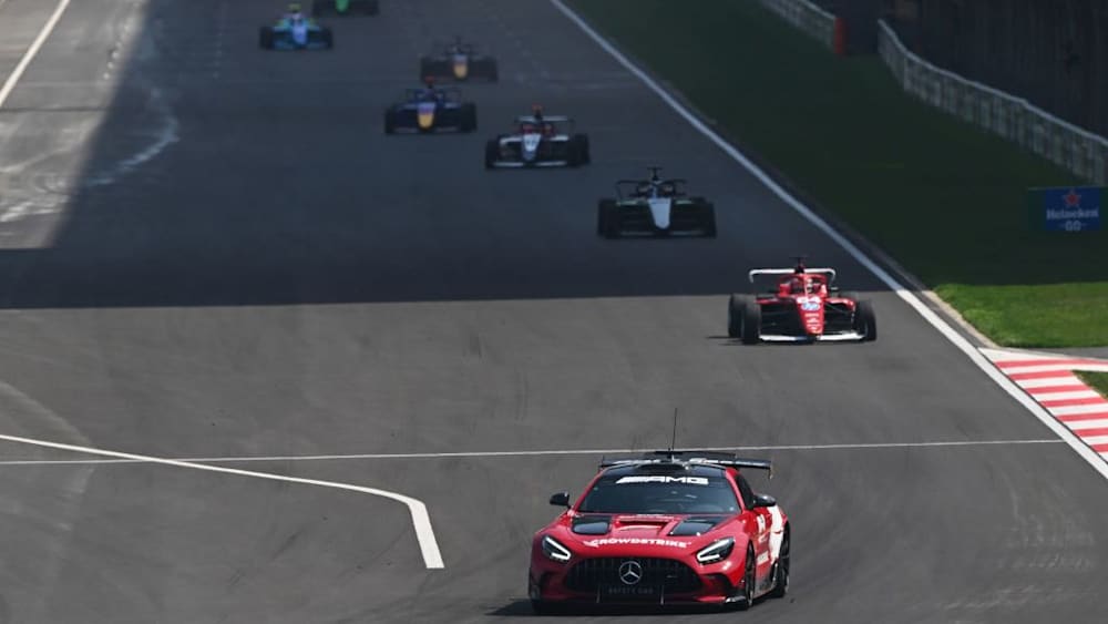 The two additional formation laps meant that Race 2 was shortened to 11 laps