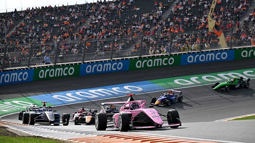 Gademan pulled off a strong start and kept the pack comfortably behind 