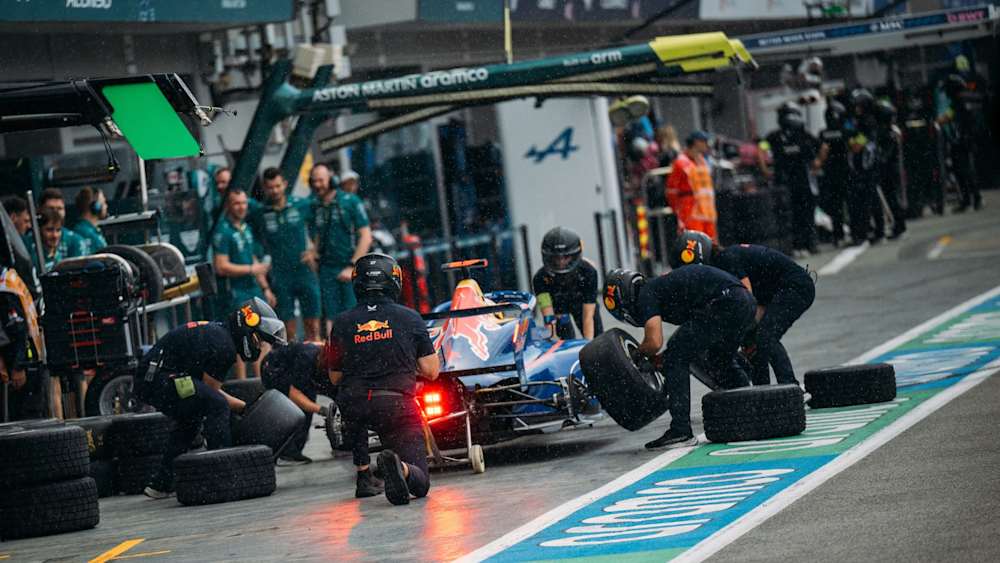 A pit stop on Lap 10 knocked Chambers out of a likely top-four finish